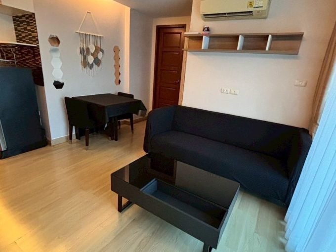 1 bedroom condo for rent at Emerald Residence Ratchada. 38 sqm unit in Bangkok. Contact BACH Bangkok for more information.