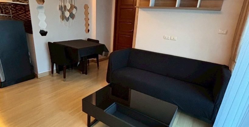 1 bedroom condo for rent at Emerald Residence Ratchada. 38 sqm unit in Bangkok. Contact BACH Bangkok for more information.