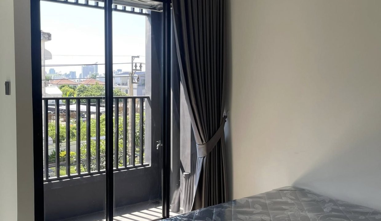 Condo for Rent at Maroon Ratchada 32 Near Phawana | BACH Bangkok
