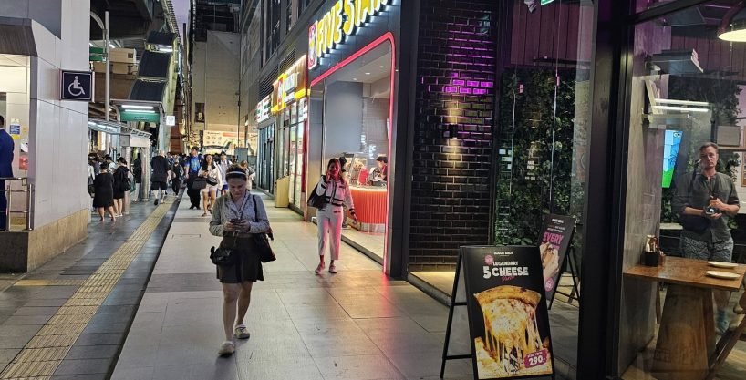 1 bedroom condo for rent at Bangkok Feliz Sukhumvit 69. 44 sqm unit in Bangkok. Contact BACH Bangkok for more information.