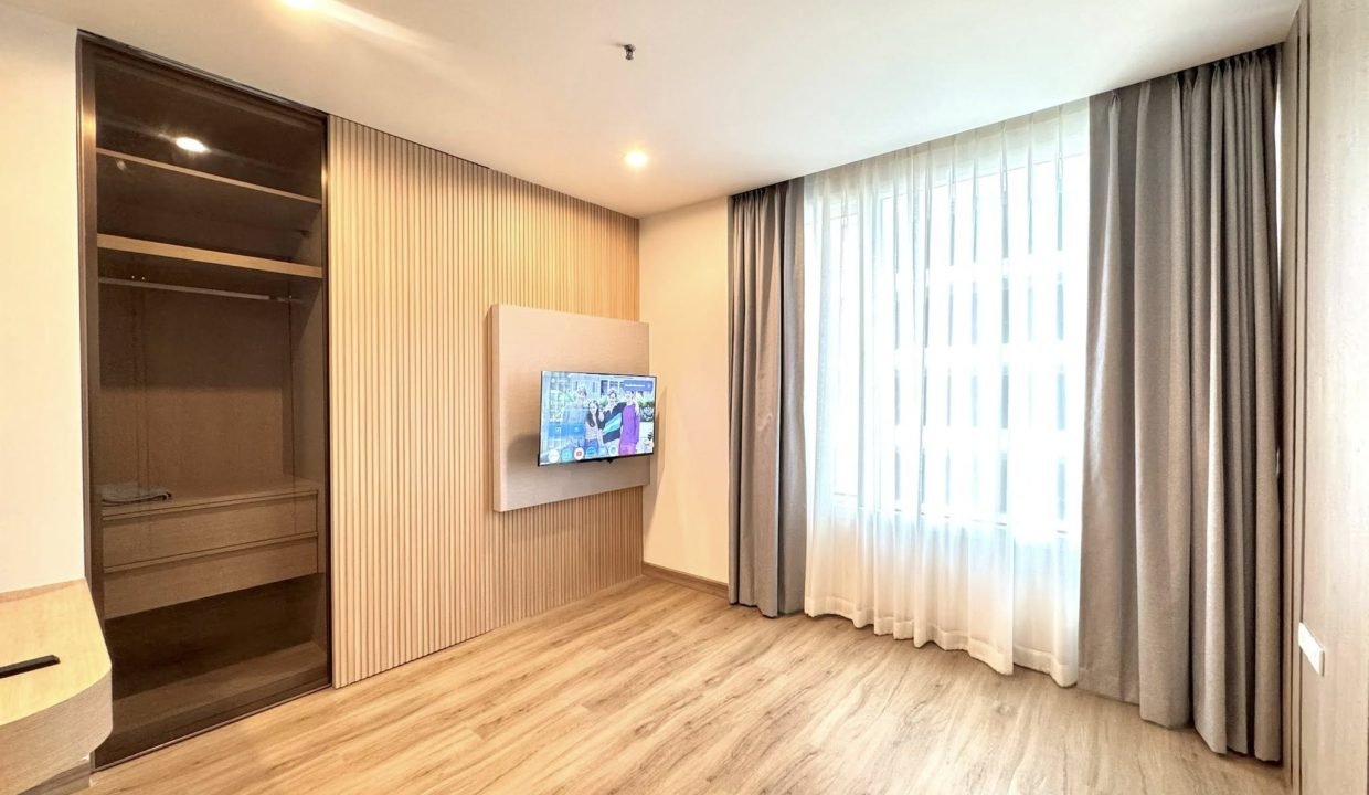 Condo for Rent at The Royal Saladaeng Near Si Lom