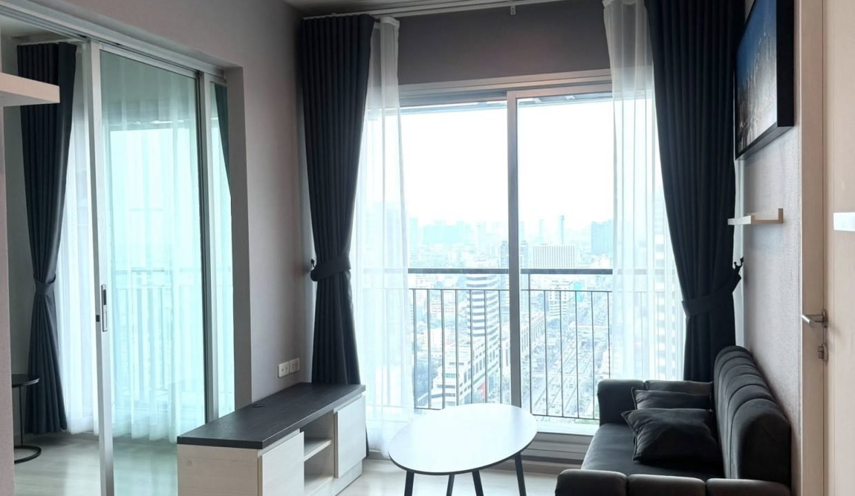 Condo for Rent at Life Ratchadapisek Near Huai Khwang | BACH Bangkok