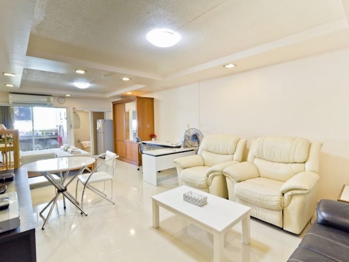 1 bedroom condo for rent at Ratchathewi Tower. 41 sqm unit in Bangkok. Contact BACH Bangkok for more information.