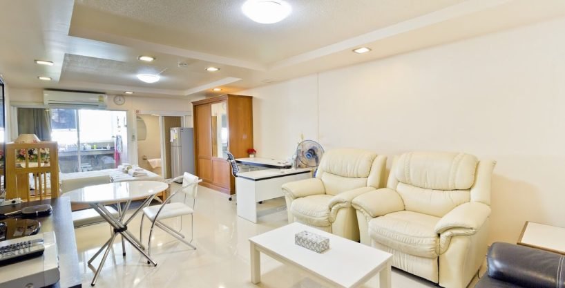 1 bedroom condo for rent at Ratchathewi Tower. 41 sqm unit in Bangkok. Contact BACH Bangkok for more information.
