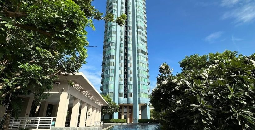 3 bedroom condo for sale at Watermark Chaophraya. 145.94 sqm unit in Bangkok. Contact BACH Bangkok for more information.