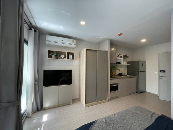 Studio condo for rent at Aspire Asoke-Ratchada. 25.26 sqm unit in Bangkok. Contact BACH Bangkok for more information.