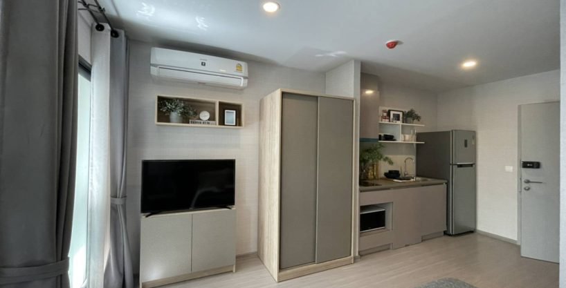 Studio condo for rent at Aspire Asoke-Ratchada. 25.26 sqm unit in Bangkok. Contact BACH Bangkok for more information.