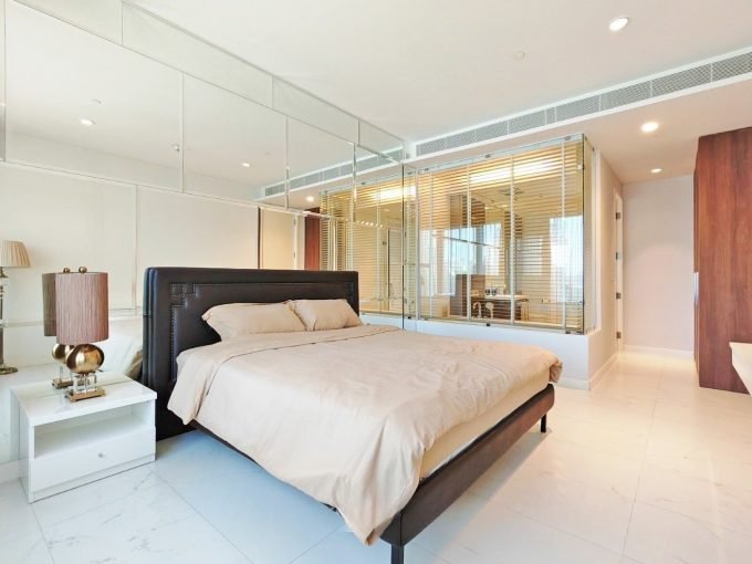 1 bedroom condo for rent at 185 Rajadamri. 70 sqm unit in Bangkok. Contact BACH Bangkok for more information.