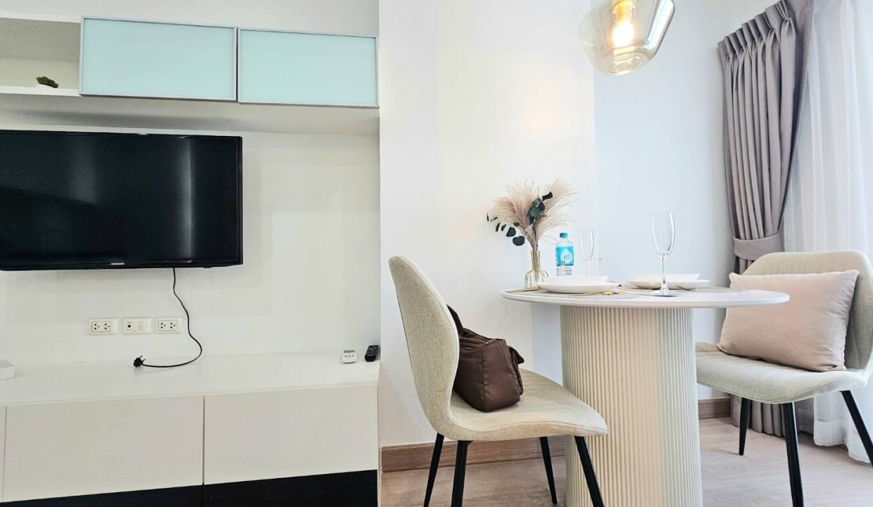 Condo for Rent at The Viva Condo Sathon - Taksin Near Wongwian Yai | BACH Bangkok