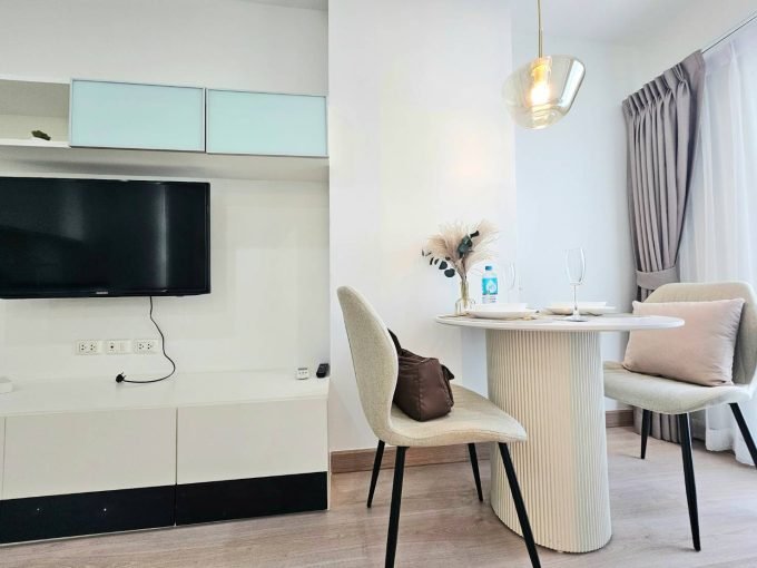 1 bedroom condo for rent at The Viva Condo Sathon - Taksin. 35 sqm unit in Bangkok. Contact BACH Bangkok for more information.