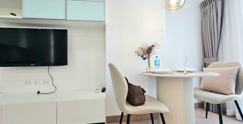 1 bedroom condo for rent at The Viva Condo Sathon - Taksin. 35 sqm unit in Bangkok. Contact BACH Bangkok for more information.