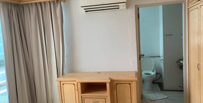 2 bedroom condo for rent at Baan Pathumwan. 60 sqm unit in Bangkok. Contact BACH Bangkok for more information.