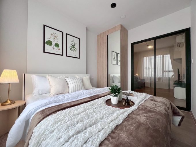 1 bedroom condo for rent at Chewathai Pinklao. 30 sqm unit in Bangkok. Contact BACH Bangkok for more information.