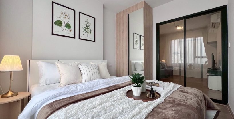 1 bedroom condo for rent at Chewathai Pinklao. 30 sqm unit in Bangkok. Contact BACH Bangkok for more information.