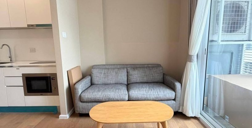 1 bedroom condo for rent at The Saint Residences. 35.6 sqm unit in Bangkok. Contact BACH Bangkok for more information.