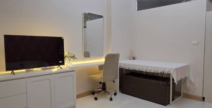 1 bedroom condo for rent at Supalai River Place Charoen Nakhon. 35 sqm unit in Bangkok. Contact BACH Bangkok for more information.