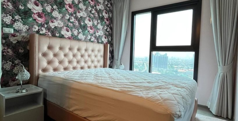 1 bedroom condo for rent at THE BASE Phetkasem. 31 sqm unit in Bangkok. Contact BACH Bangkok for more information.