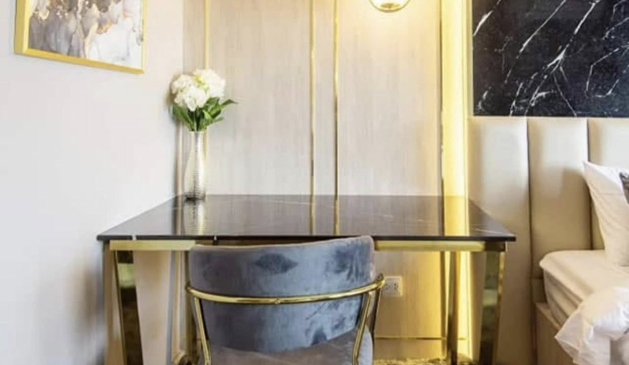 Condo for Sale at Life One Wireless Near Phloen Chit
