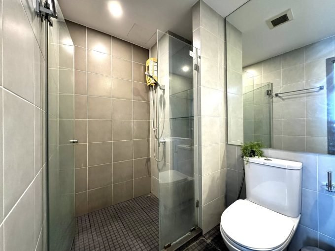 1 bedroom condo for rent at IDEO O2. 33 sqm unit in Bangkok. Contact BACH Bangkok for more information.