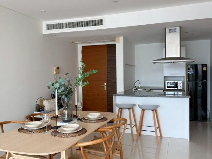 2 bedroom condo for rent at Fullerton Sukhumvit. 98 sqm unit in Bangkok. Contact BACH Bangkok for more information.