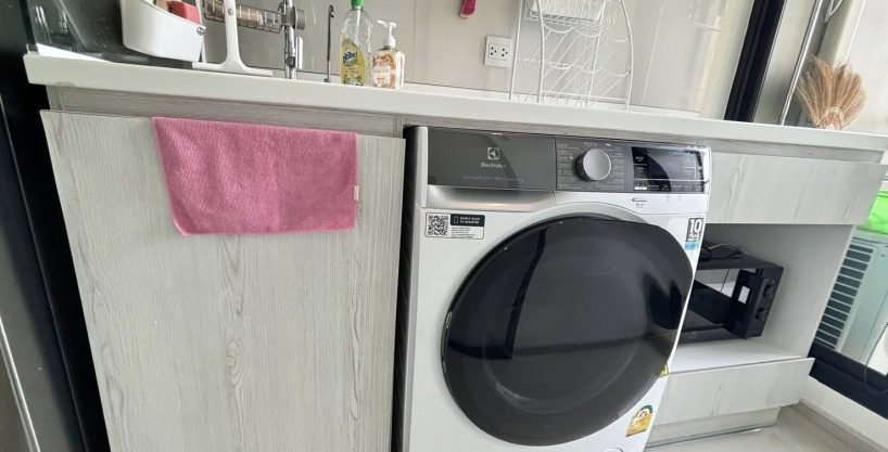 1 bedroom condo for rent at Life Asoke. 30 sqm unit in Bangkok. Contact BACH Bangkok for more information.