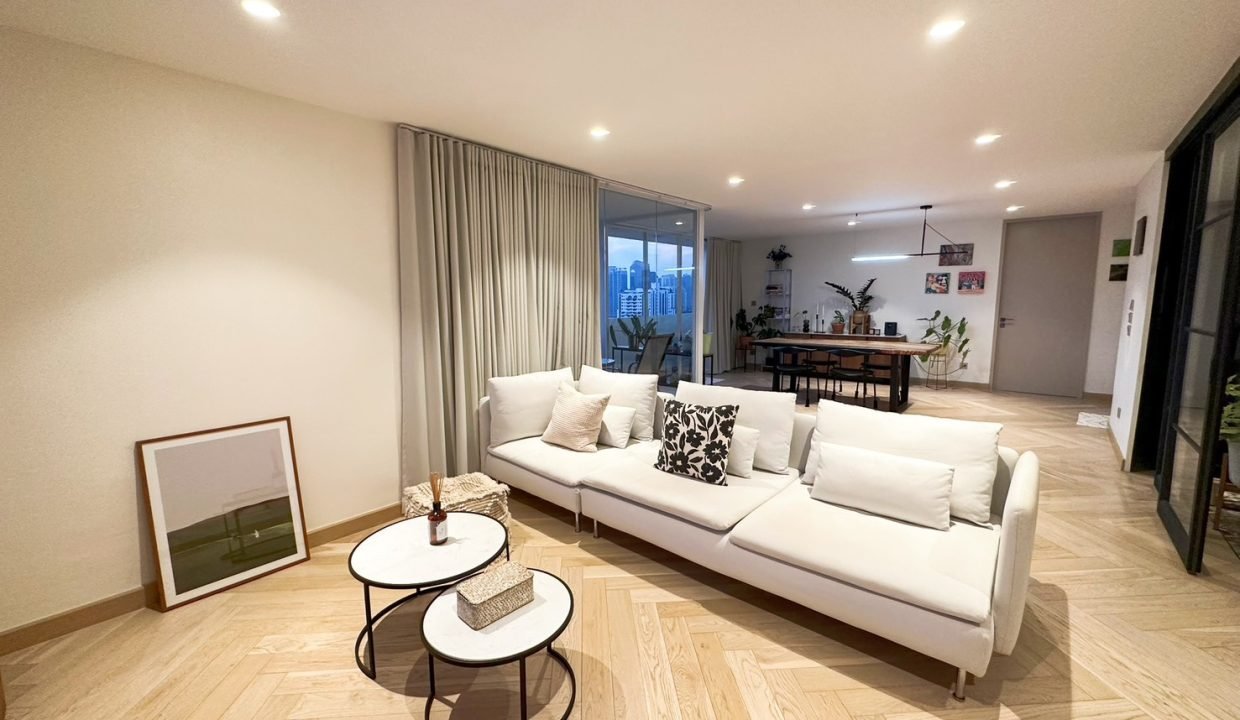 Condo for Rent at D.S. Tower 2 Sukhumvit 39 Near Phrom Phong BTS | BACH Bangkok