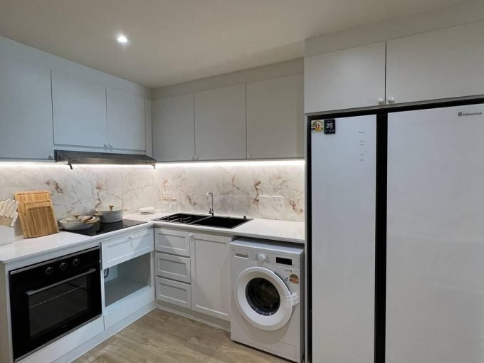 2 bedroom condo for sale at Thaveephol Tower Chiang Mai. 92 sqm unit in Bangkok. Contact BACH Bangkok for more information.