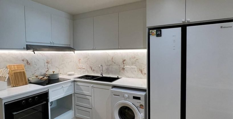 2 bedroom condo for sale at Thaveephol Tower Chiang Mai. 92 sqm unit in Bangkok. Contact BACH Bangkok for more information.