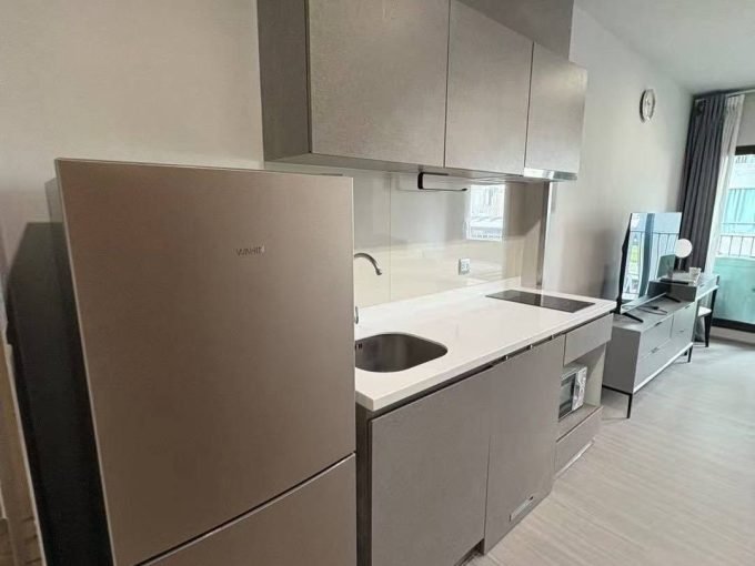 Studio condo for sale at Life Asoke - Rama 9. 25 sqm unit in Bangkok. Contact BACH Bangkok for more information.