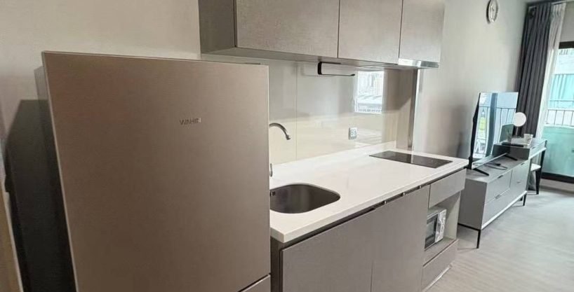 Studio condo for sale at Life Asoke - Rama 9. 25 sqm unit in Bangkok. Contact BACH Bangkok for more information.