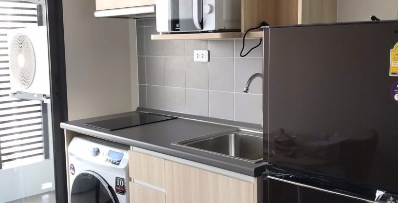 1 bedroom condo for rent at IDEO O2. 32 sqm unit in Bangkok. Contact BACH Bangkok for more information.